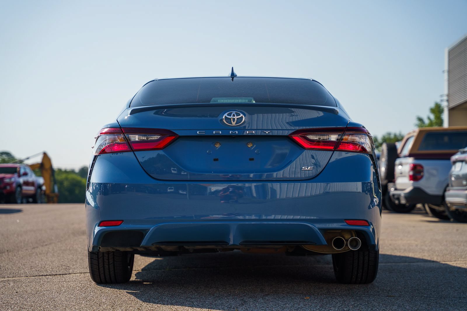 Used 2023 Toyota Camry SE FWD image 6