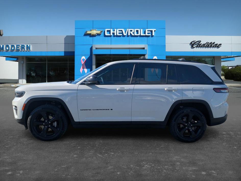 Used 2023 Jeep Grand Cherokee Altitude image 8