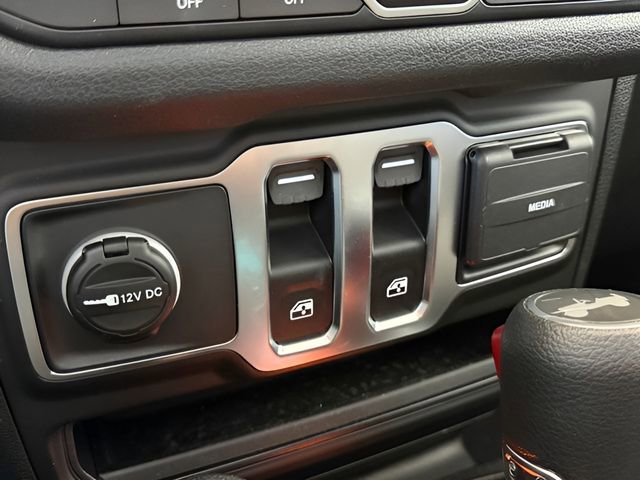 Used 2025 Jeep Wrangler Sport AWD/4WD image 26