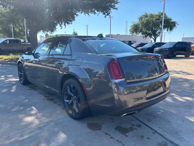 Used 2023 Chrysler 300 Touring w/ Sport Appearance Package RWD image 6