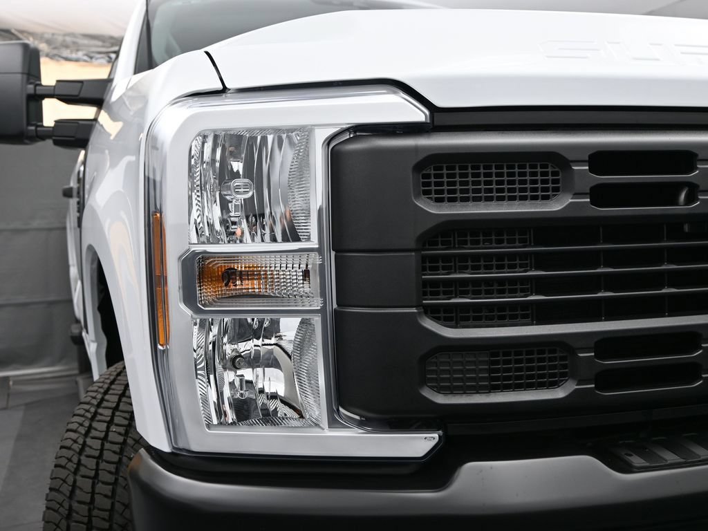 New 2026 Ford F250 XL w/ F-250 >10K GVWR Package AWD/4WD image 4