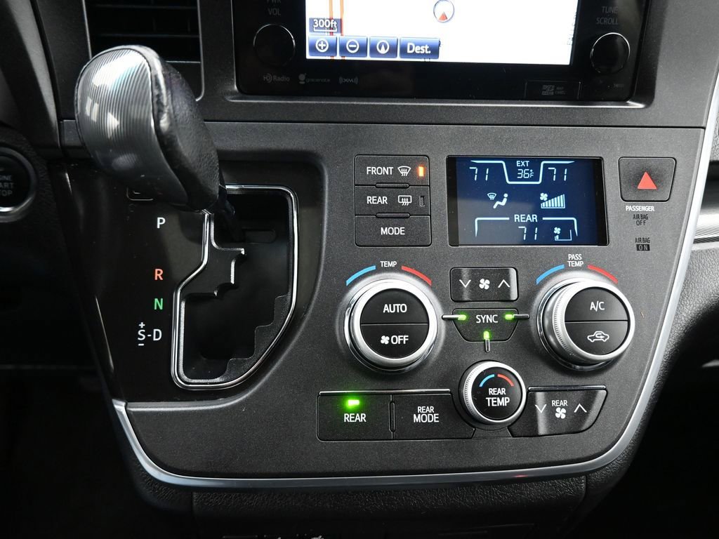 Used 2017 Toyota Sienna SE w/ SE Preferred Package image 20