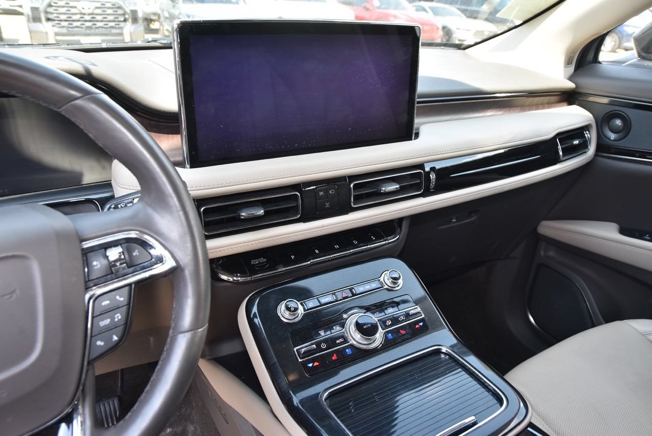 Used 2023 Lincoln Nautilus Reserve w/ Equipment Group 201A AWD/4WD image 8
