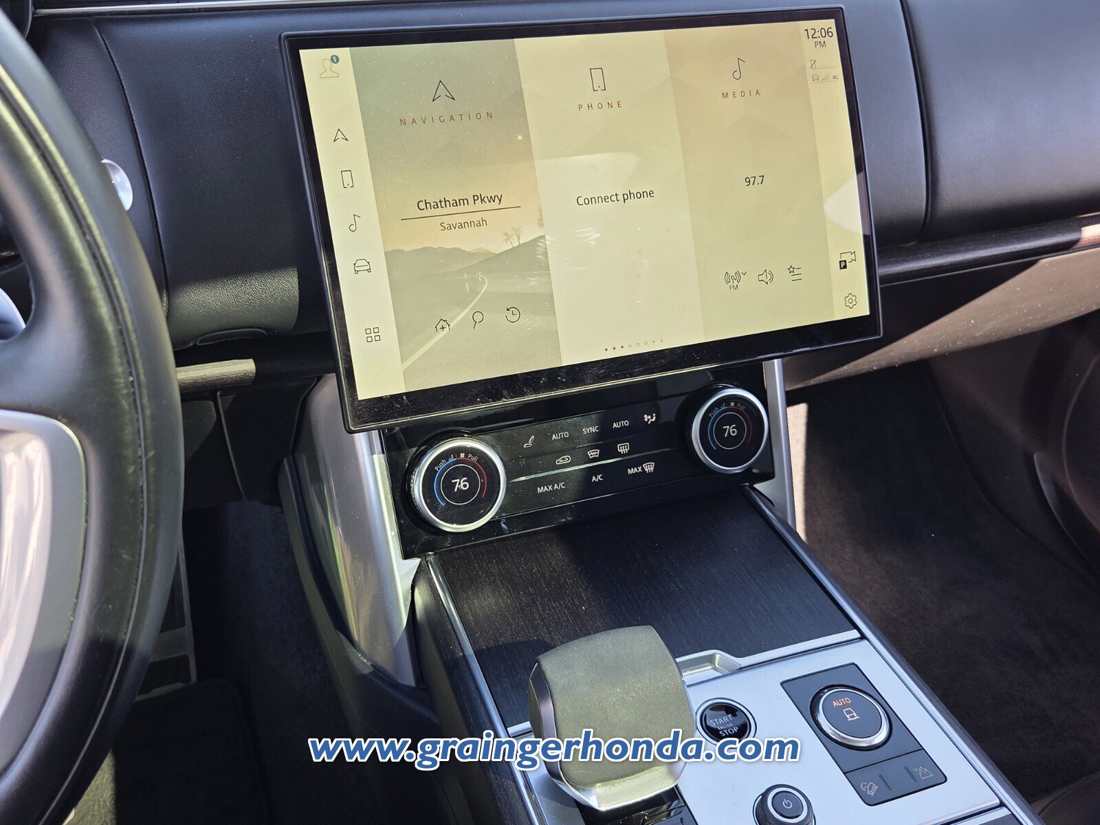 Used 2023 Land Rover Range Rover SE image 19