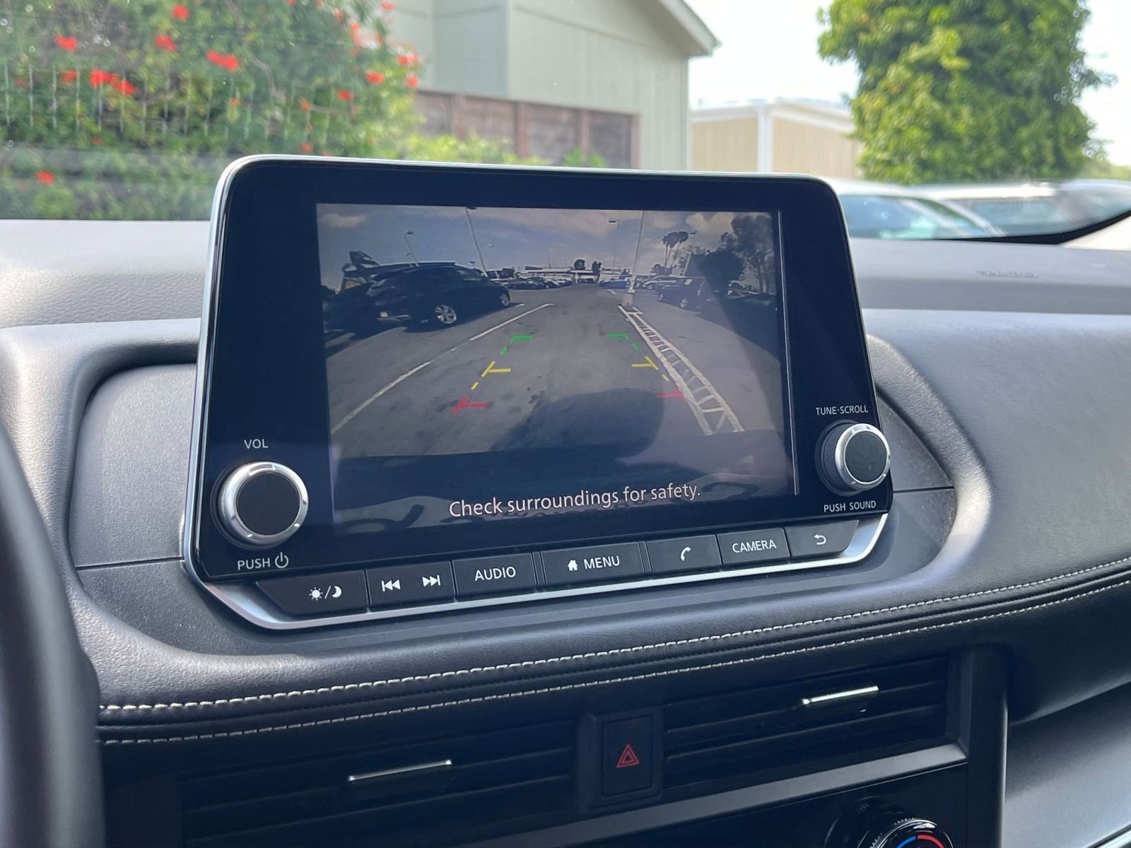 Used 2025 Nissan Rogue SV FWD image 25