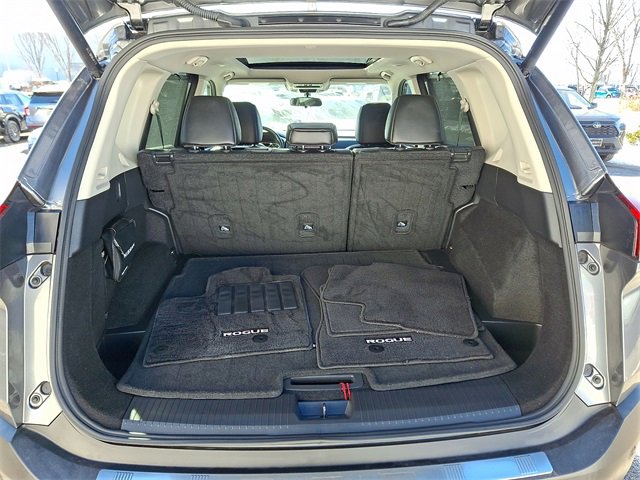 Used 2023 Nissan Rogue SV w/ SV Premium B Package image 30