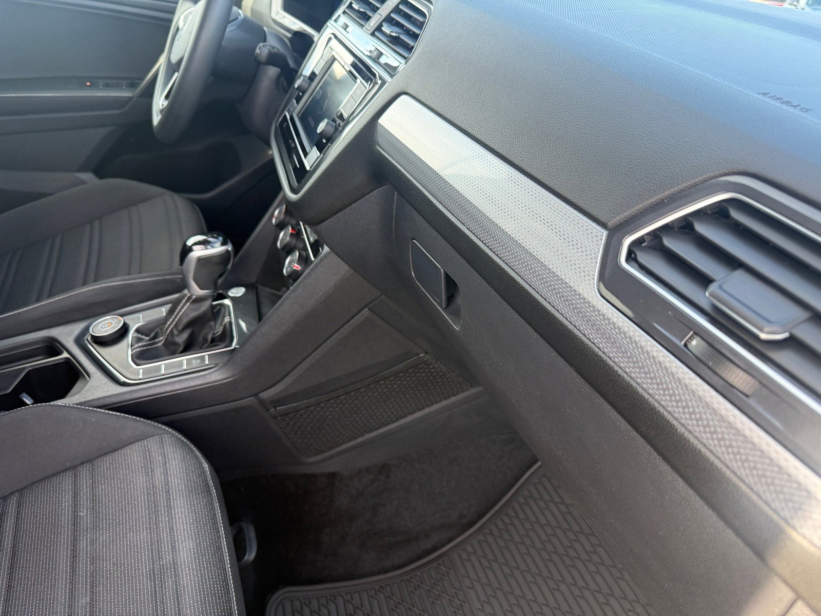 Used 2023 Volkswagen Tiguan S image 32