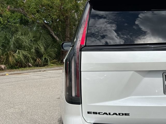 Used 2024 Cadillac Escalade Sport Platinum w/ LPO, ONYX Package AWD/4WD image 6