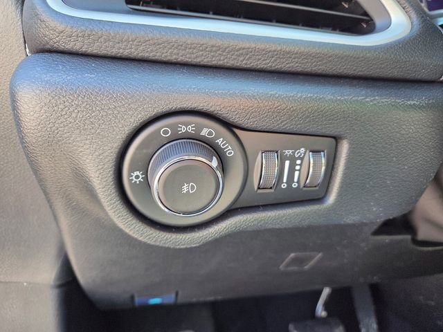New 2026 Chrysler Pacifica Select FWD image 22