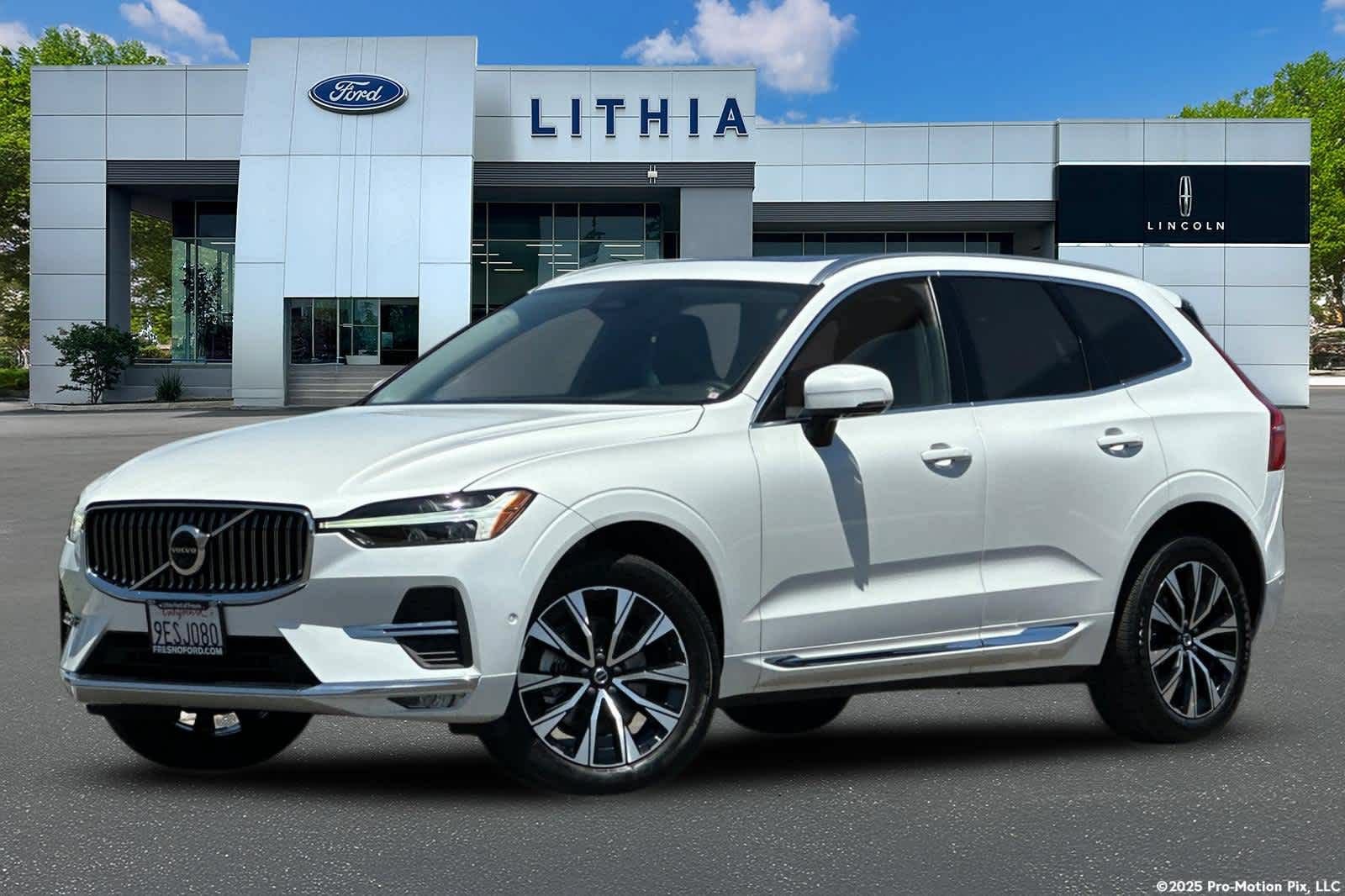 Used 2023 Volvo XC60 B5 Plus AWD/4WD image 1