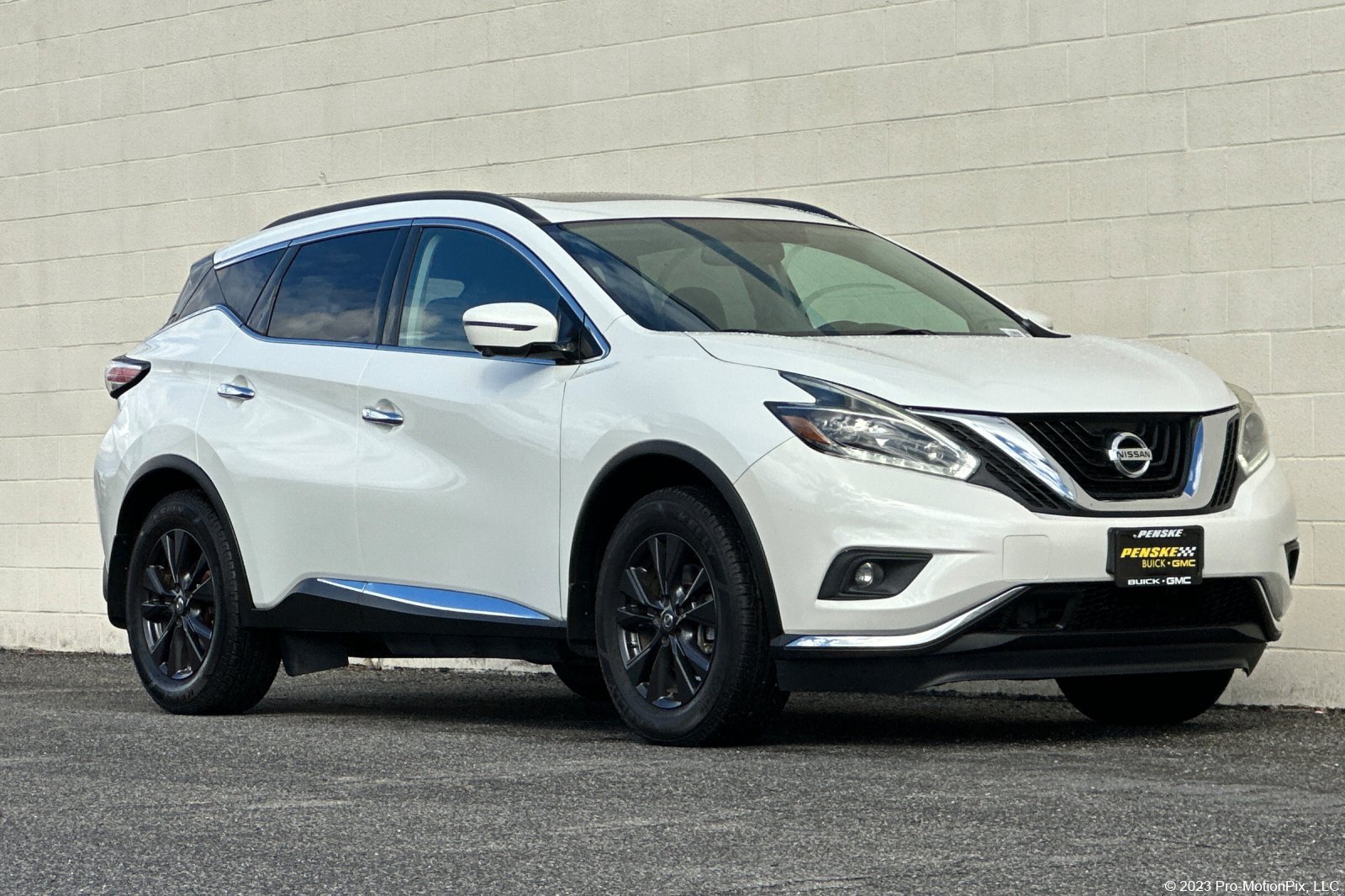 Used 2018 Nissan Murano SV w/ Premium Package FWD image 1
