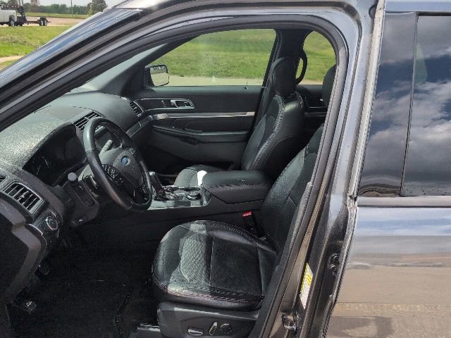 Used 2017 Ford Explorer Sport w/ Equipment Group 401A AWD/4WD image 5