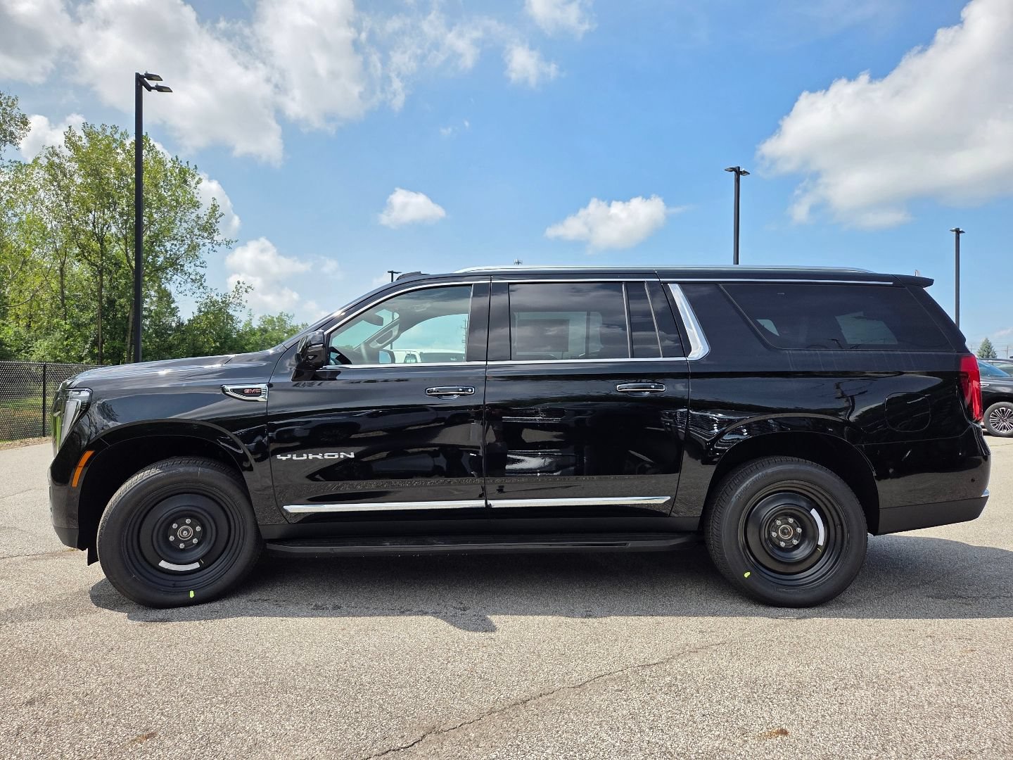 New 2026 GMC Yukon XL Elevation w/ LPO, Elevation Black Package AWD/4WD image 14