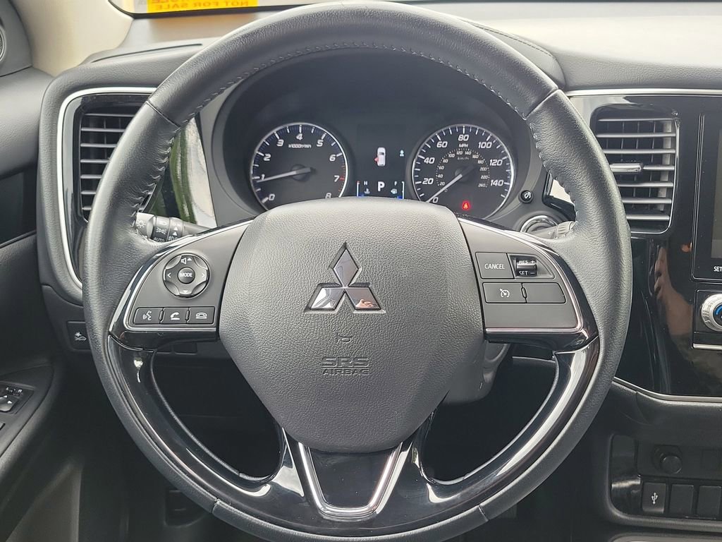 Used 2020 Mitsubishi Outlander SE FWD image 14