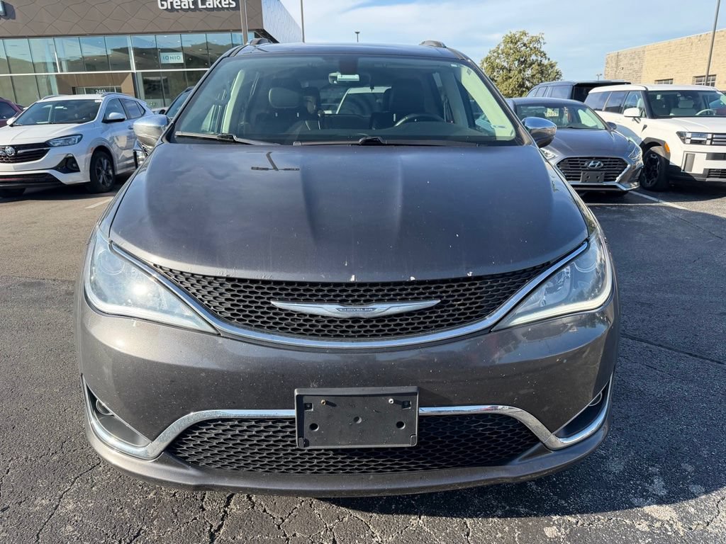 Used 2017 Chrysler Pacifica Limited FWD image 2