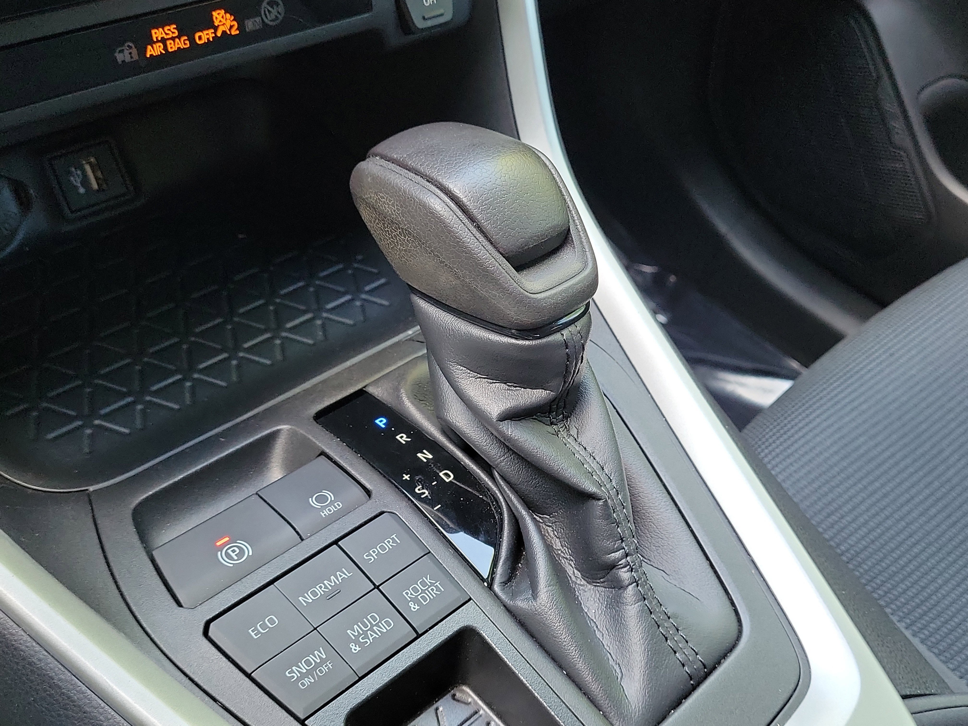 Used 2023 Toyota RAV4 LE image 29