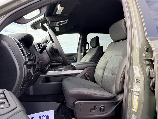 New 2026 RAM 1500 4x4 Crew Cab image 3