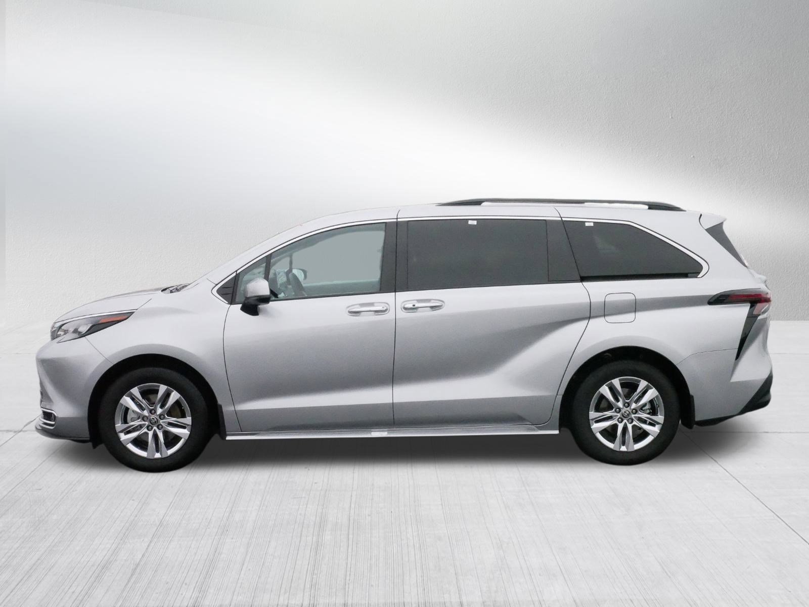 New 2024 Toyota Sienna XLE image 4