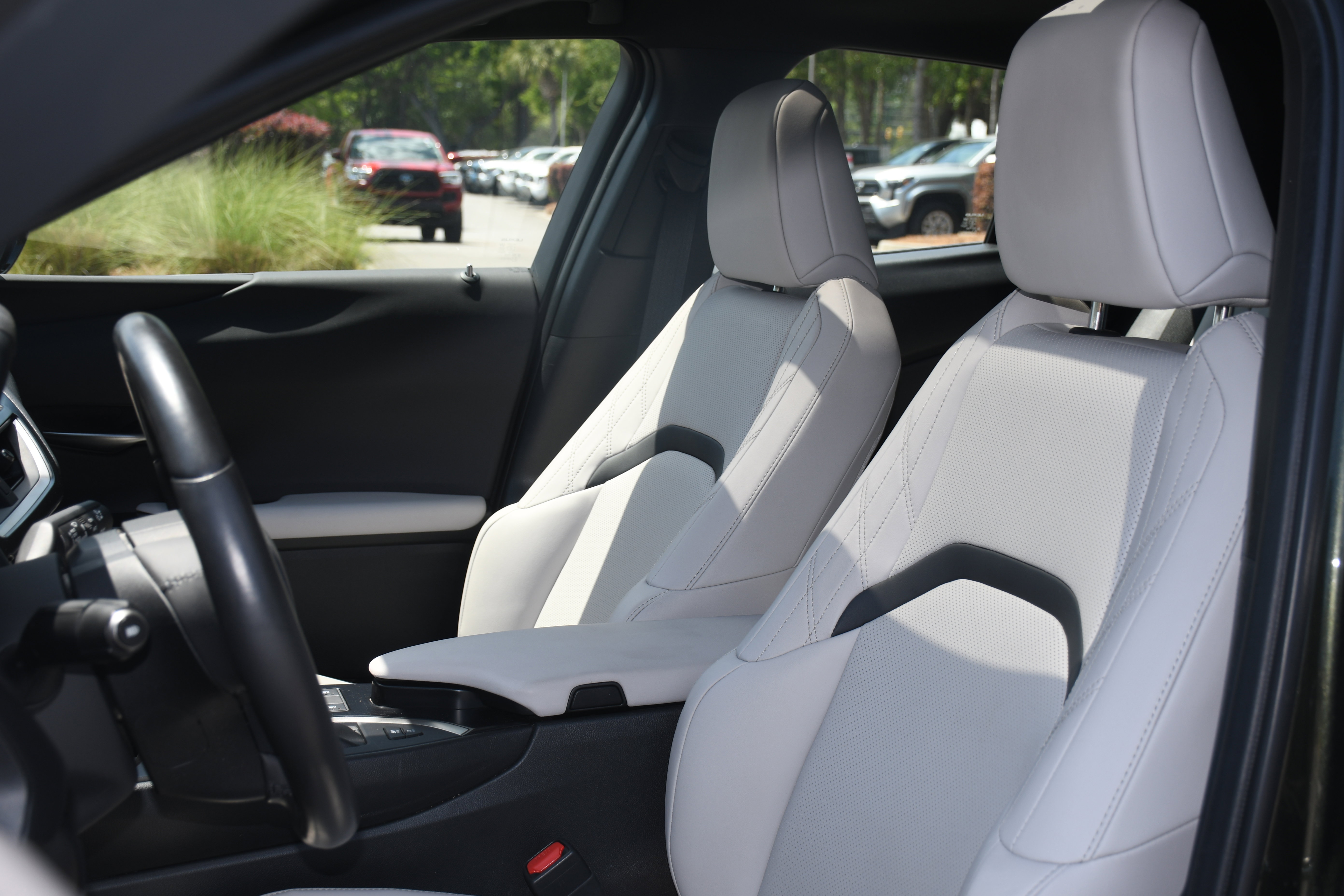 Used 2023 Lexus UX 250h FWD w/ Accessory Package (Z2) image 12