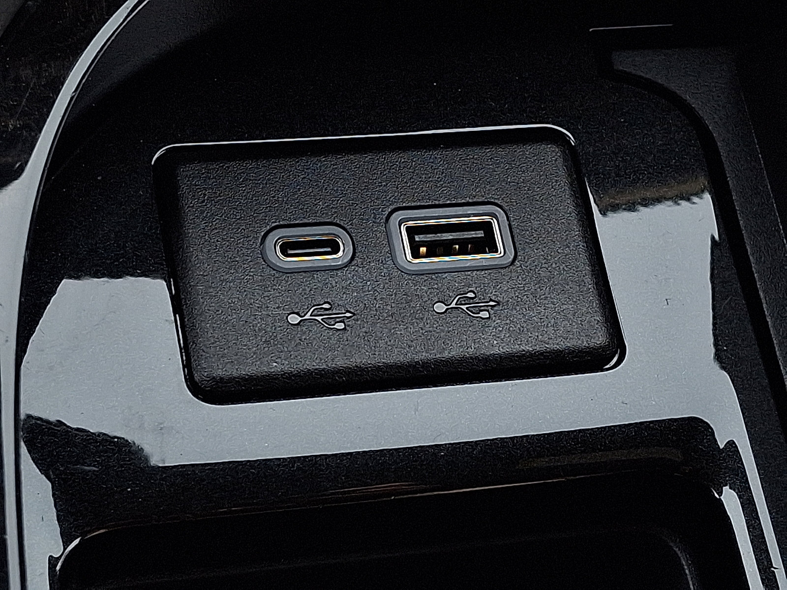 Certified 2024 Cadillac Escalade ESV Premium Luxury w/ Performance Package image 27