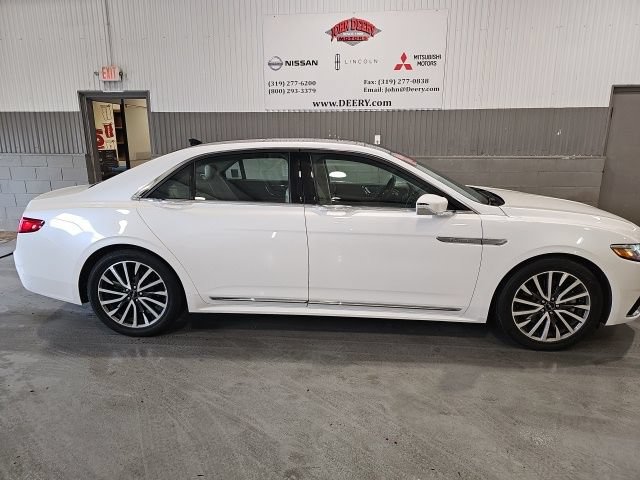 Used 2018 Lincoln Continental Select w/ Continental Climate Package AWD/4WD image 2