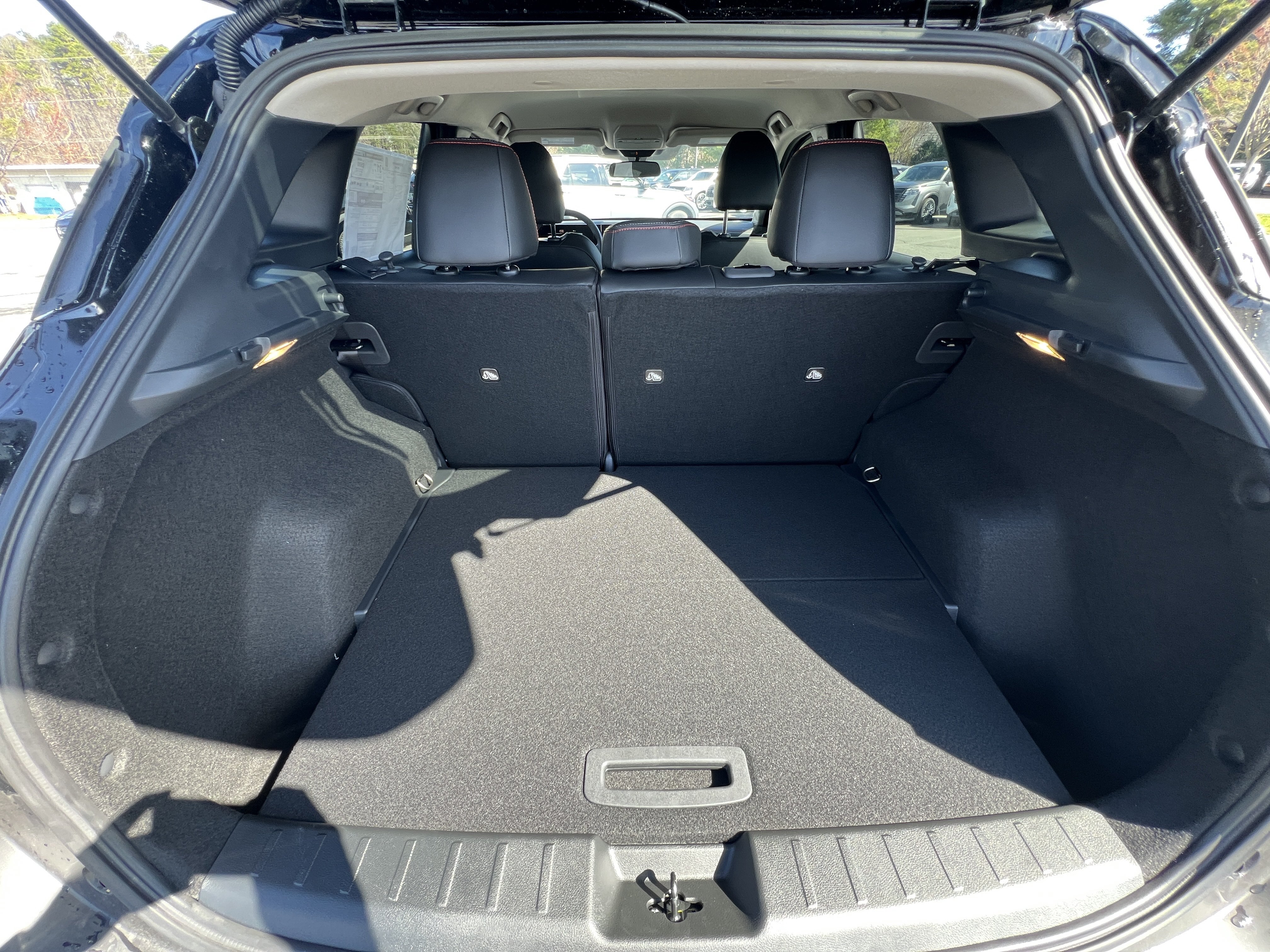 New 2026 Nissan Kicks SR FWD image 31