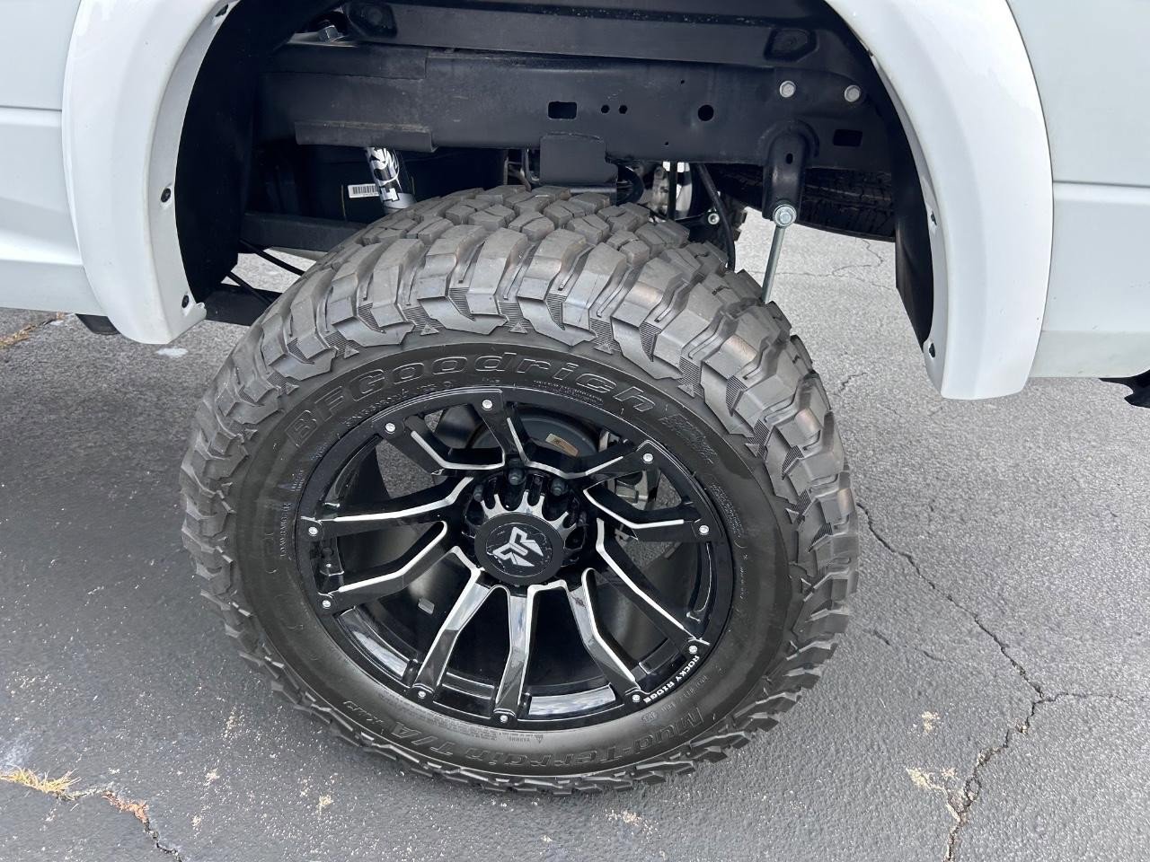 Used 2024 RAM 2500 Laramie w/ Sport Appearance Package image 6