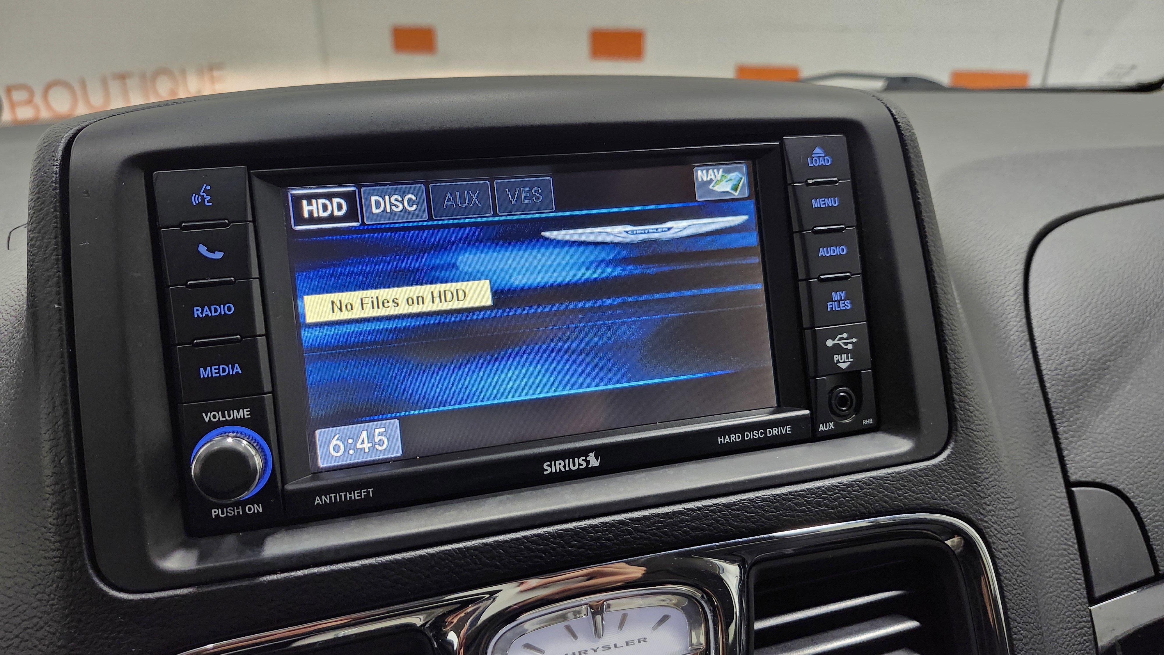 Used 2014 Chrysler Town & Country Touring-L image 8