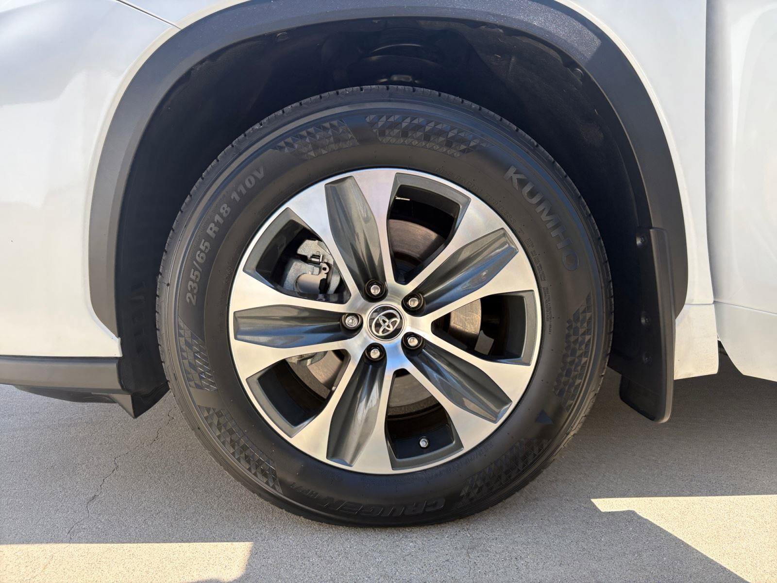 Used 2023 Toyota Highlander XLE image 31