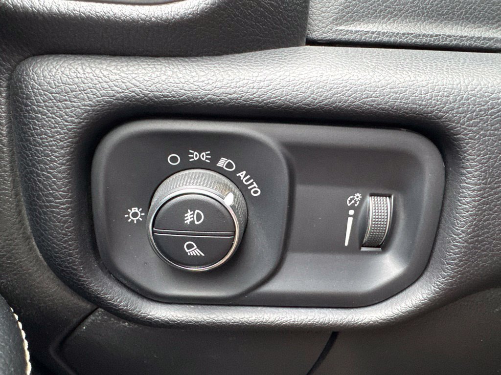 Used 2024 RAM 2500 Big Horn w/ Night Edition AWD/4WD image 9