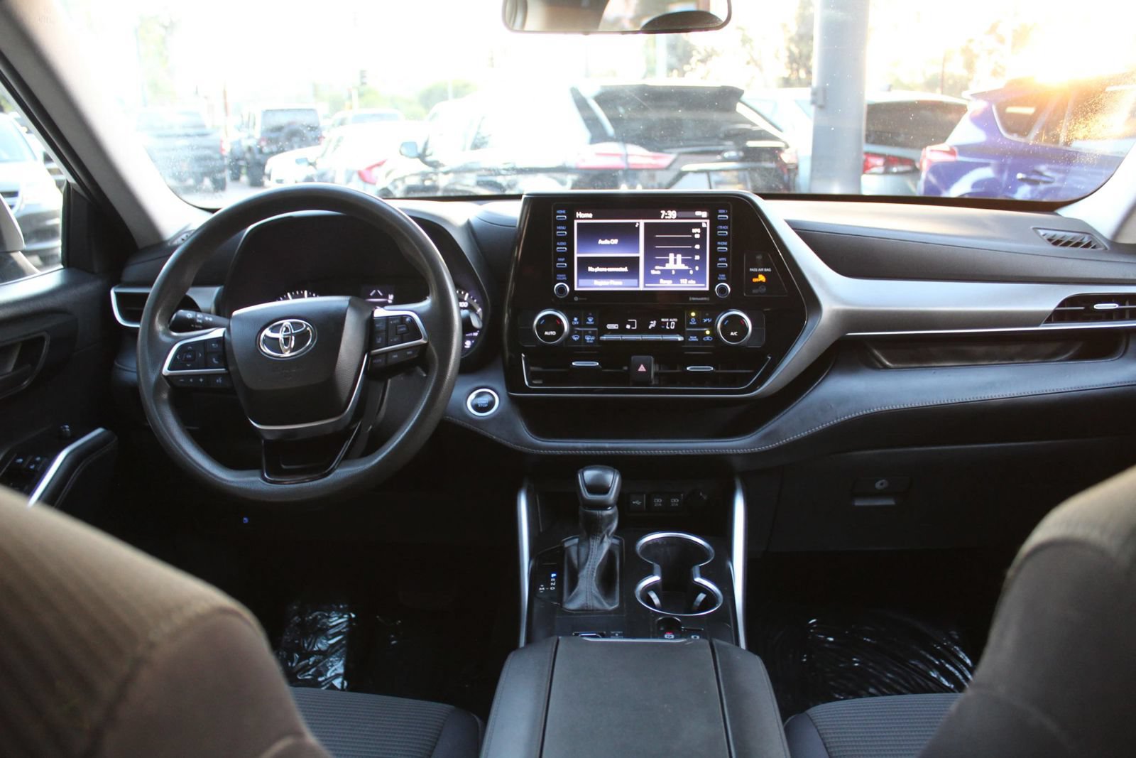 Used 2021 Toyota Highlander L FWD image 15
