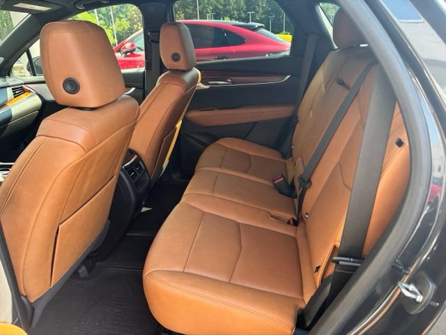 Used 2023 Cadillac XT5 Premium Luxury w/ Technology Package AWD/4WD image 5