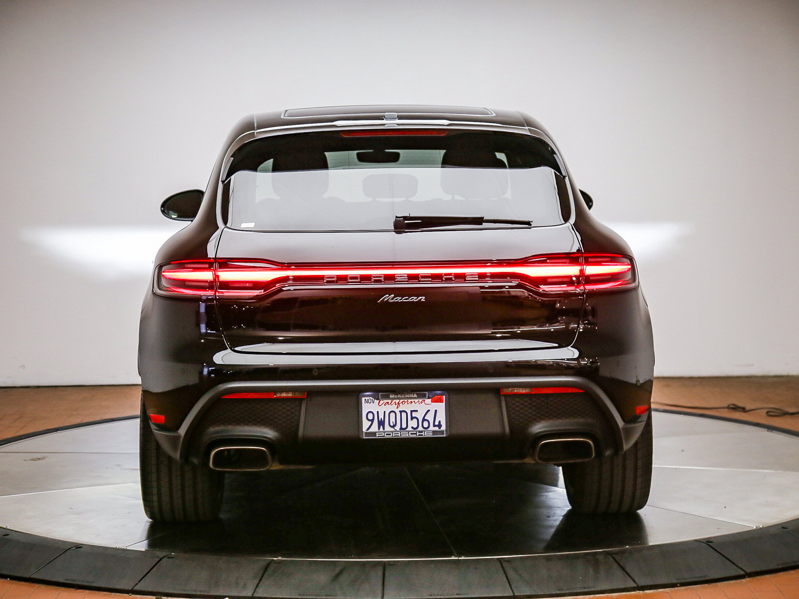 Certified 2026 Porsche Macan AWD/4WD image 6