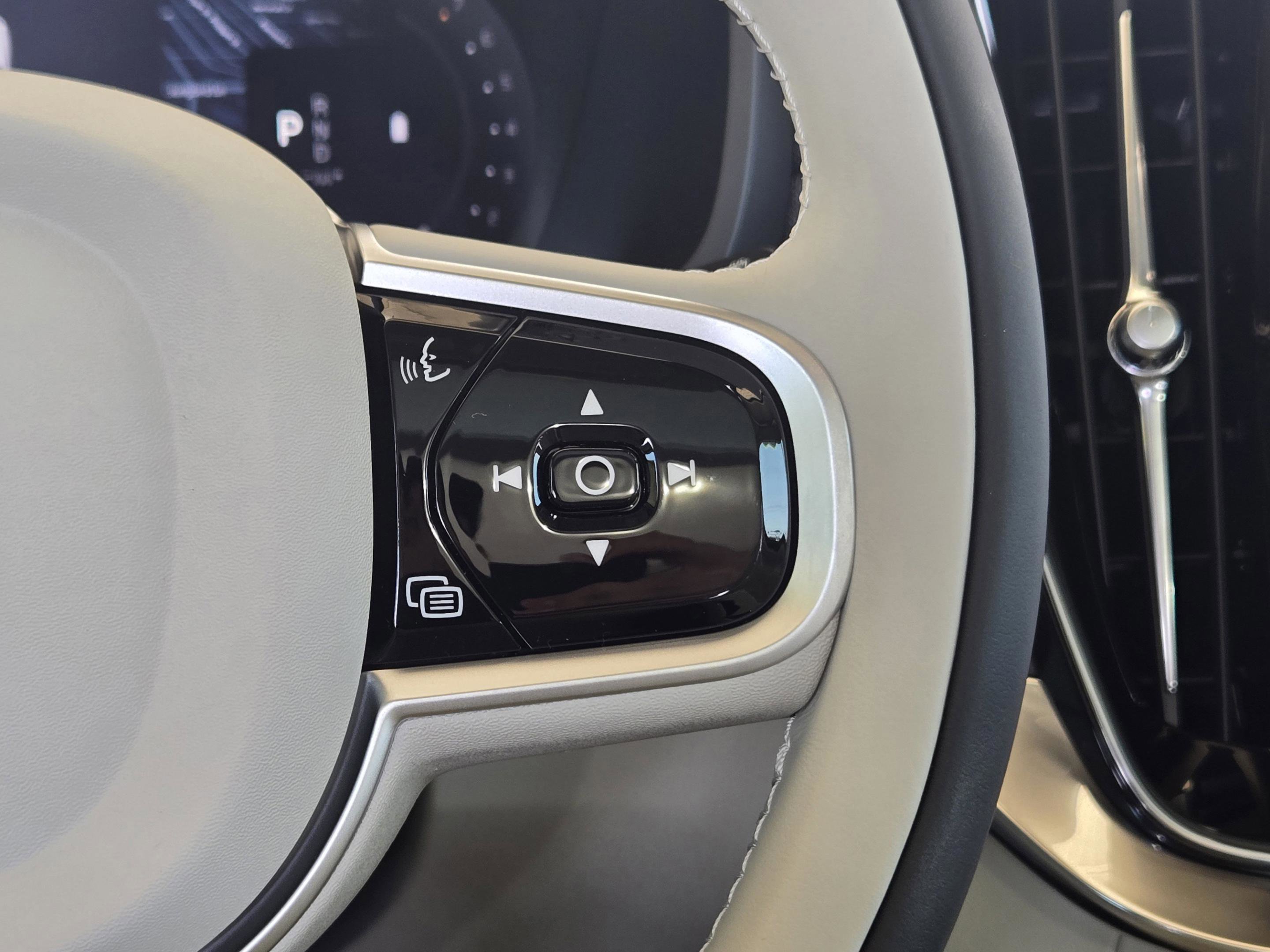 New 2026 Volvo XC90 B5 Ultra w/ Protection Package Premier image 31