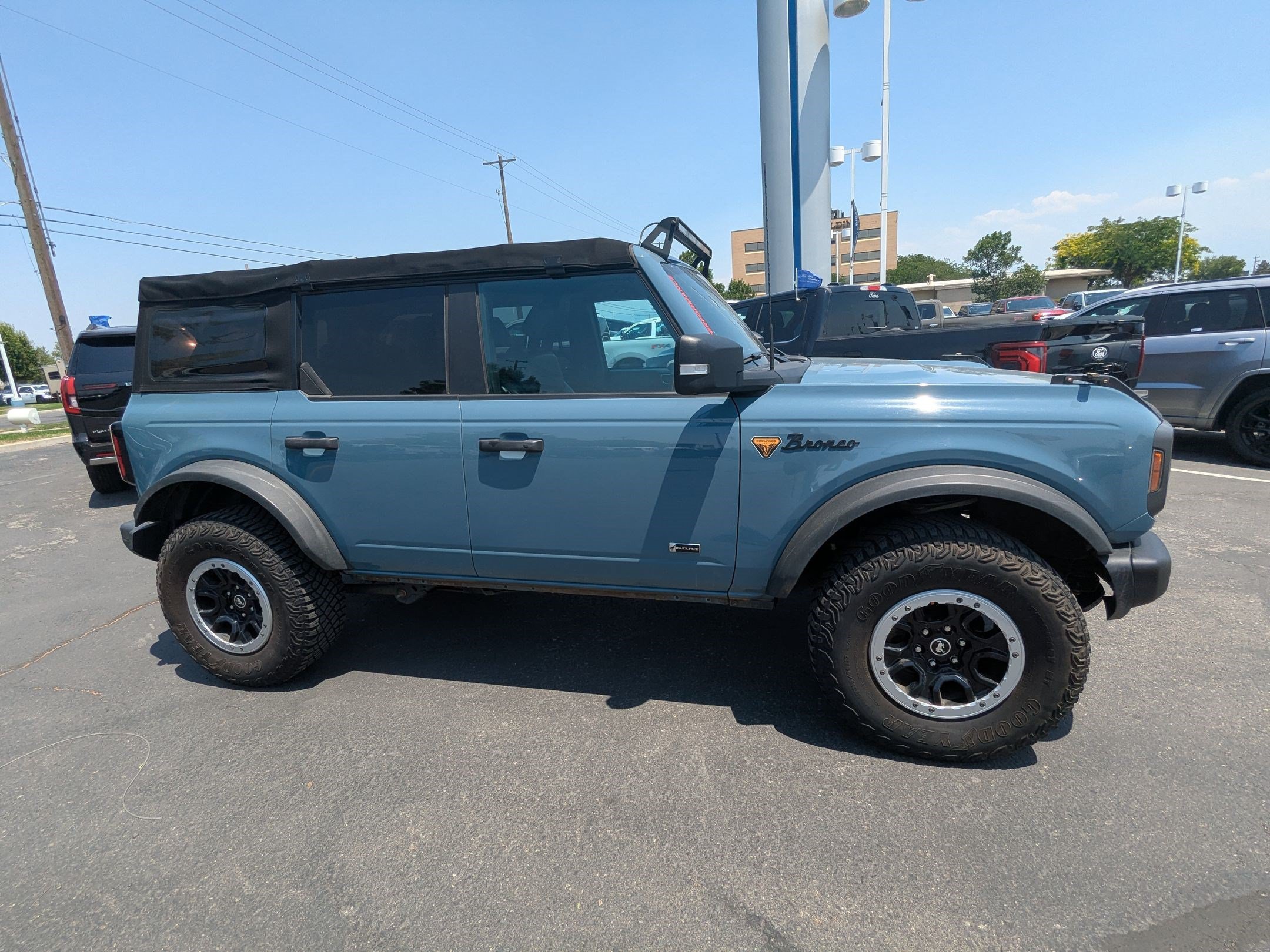 Used 2022 Ford Bronco Badlands w/ Sasquatch Package AWD/4WD image 2