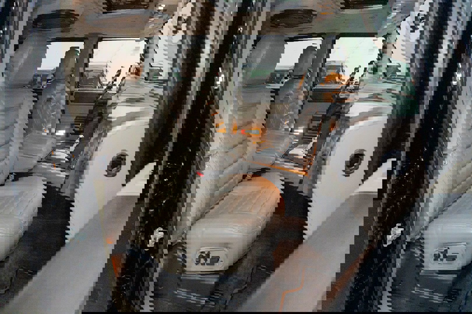 Used 2003 HUMMER H2 w/ Preferred Equipment Group image 44