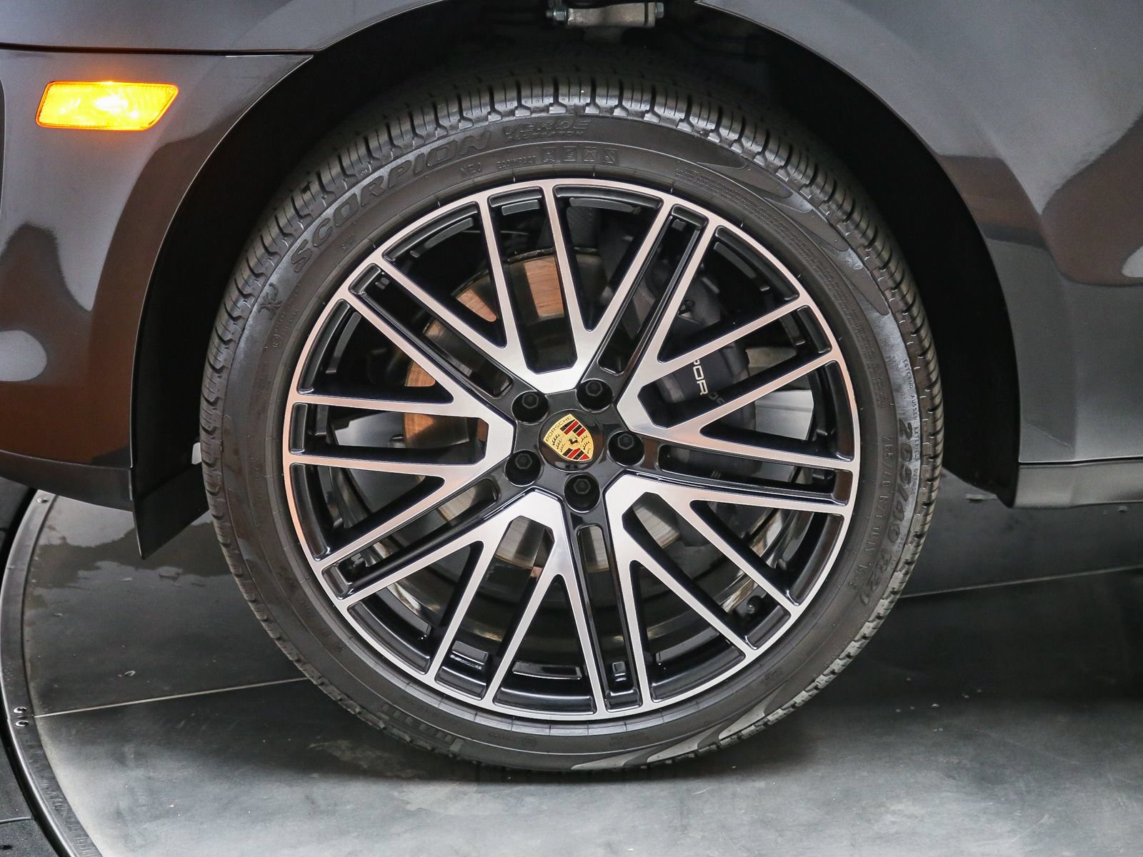 Certified 2026 Porsche Macan AWD/4WD image 13
