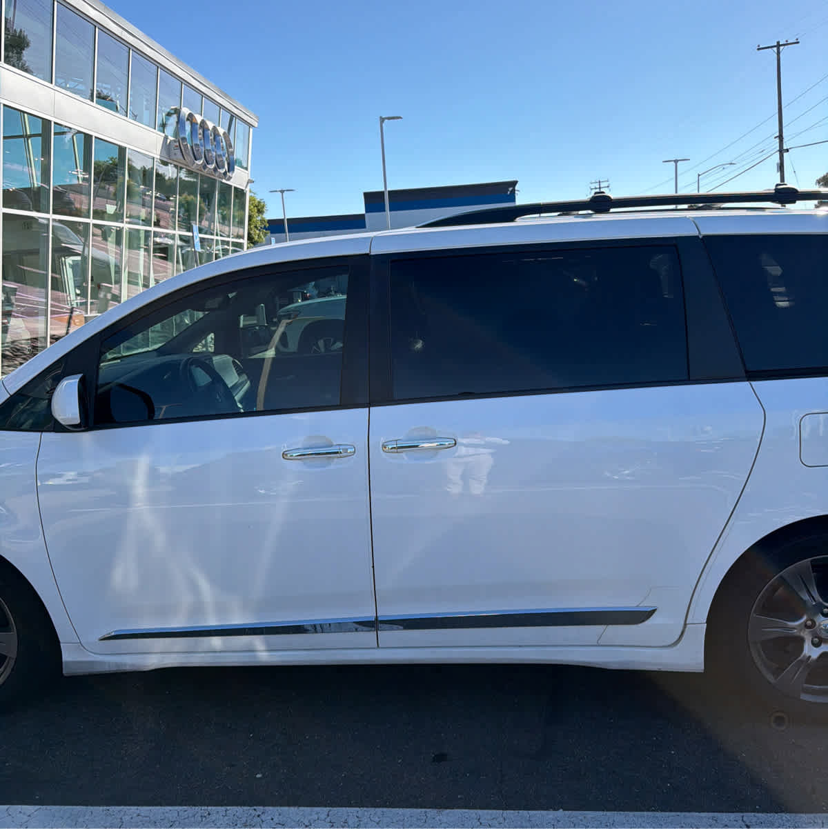 Used 2017 Toyota Sienna SE FWD image 9