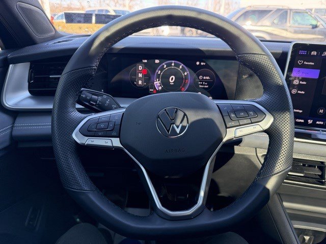 Used 2025 Volkswagen Tiguan SE R-Line image 15