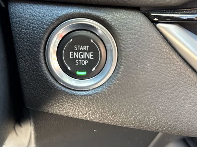 Used 2025 Cadillac XT4 Premium Luxury AWD/4WD image 17