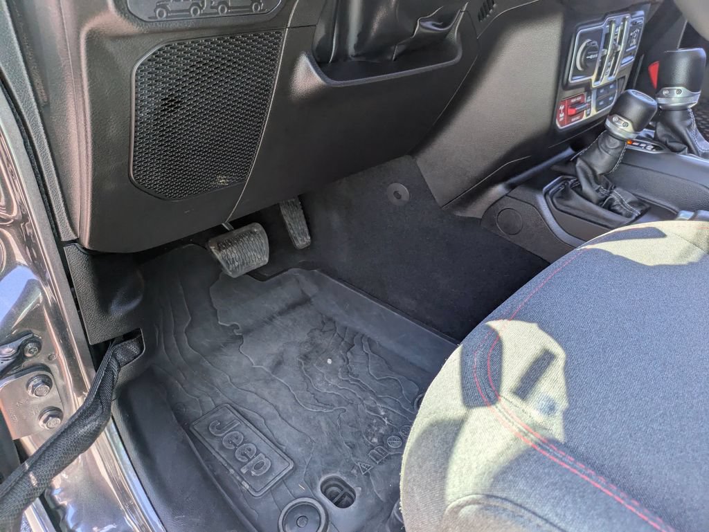 Used 2024 Jeep Gladiator Rubicon w/ Safety Group AWD/4WD image 14