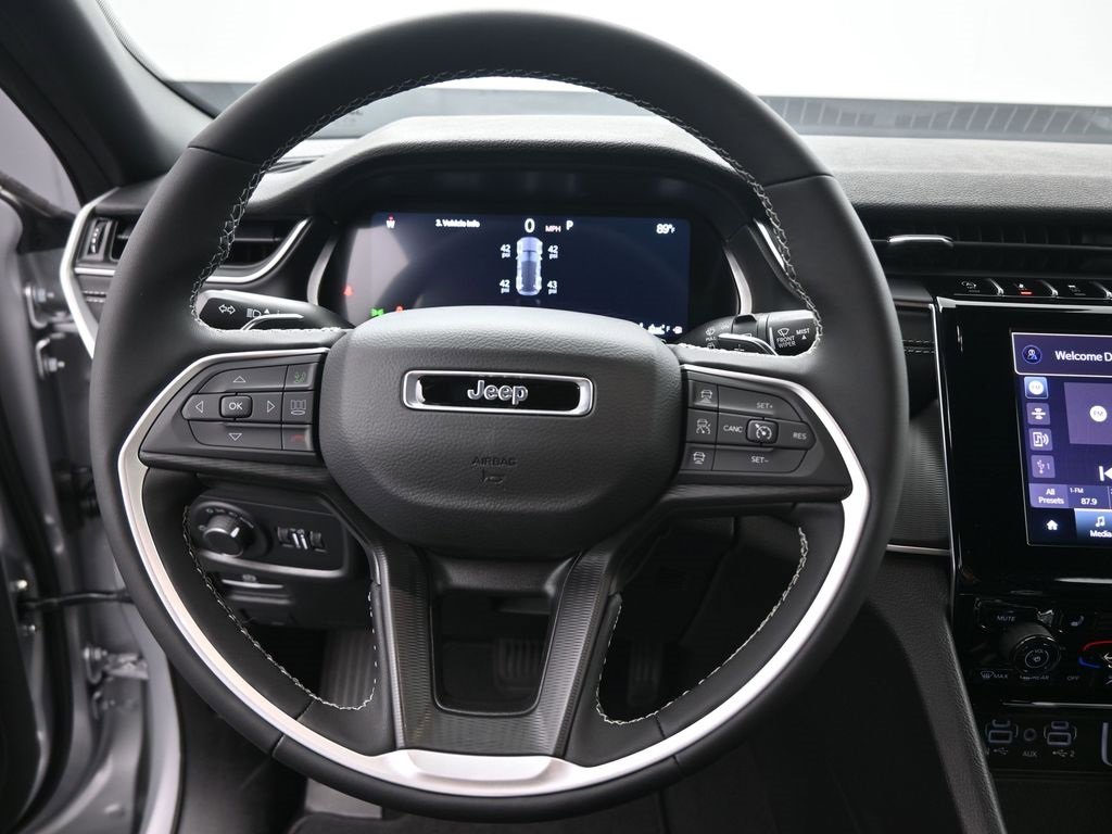 New 2025 Jeep Grand Cherokee Laredo w/ Luxury Tech Group I image 28