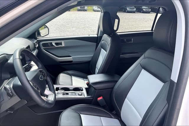 Used 2024 Ford Explorer XLT w/ Equipment Group 202A AWD/4WD image 23