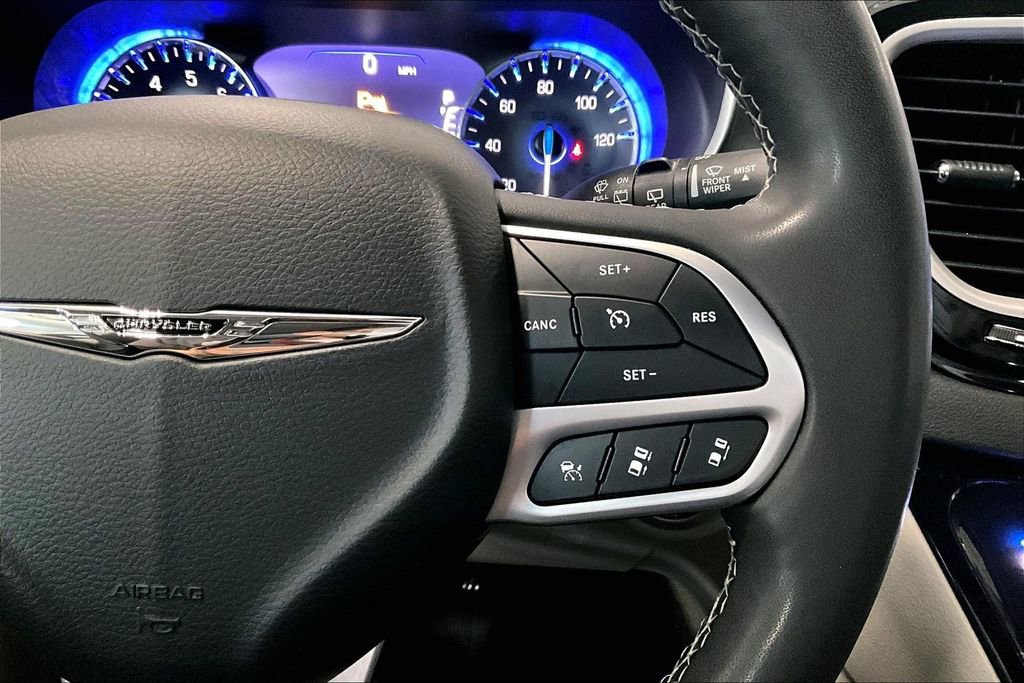 Used 2024 Chrysler Pacifica Touring-L FWD image 22