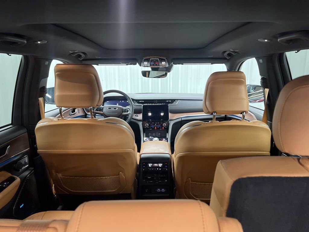 Used 2024 Jeep Grand Cherokee Summit w/ Luxury Tech Group V image 10
