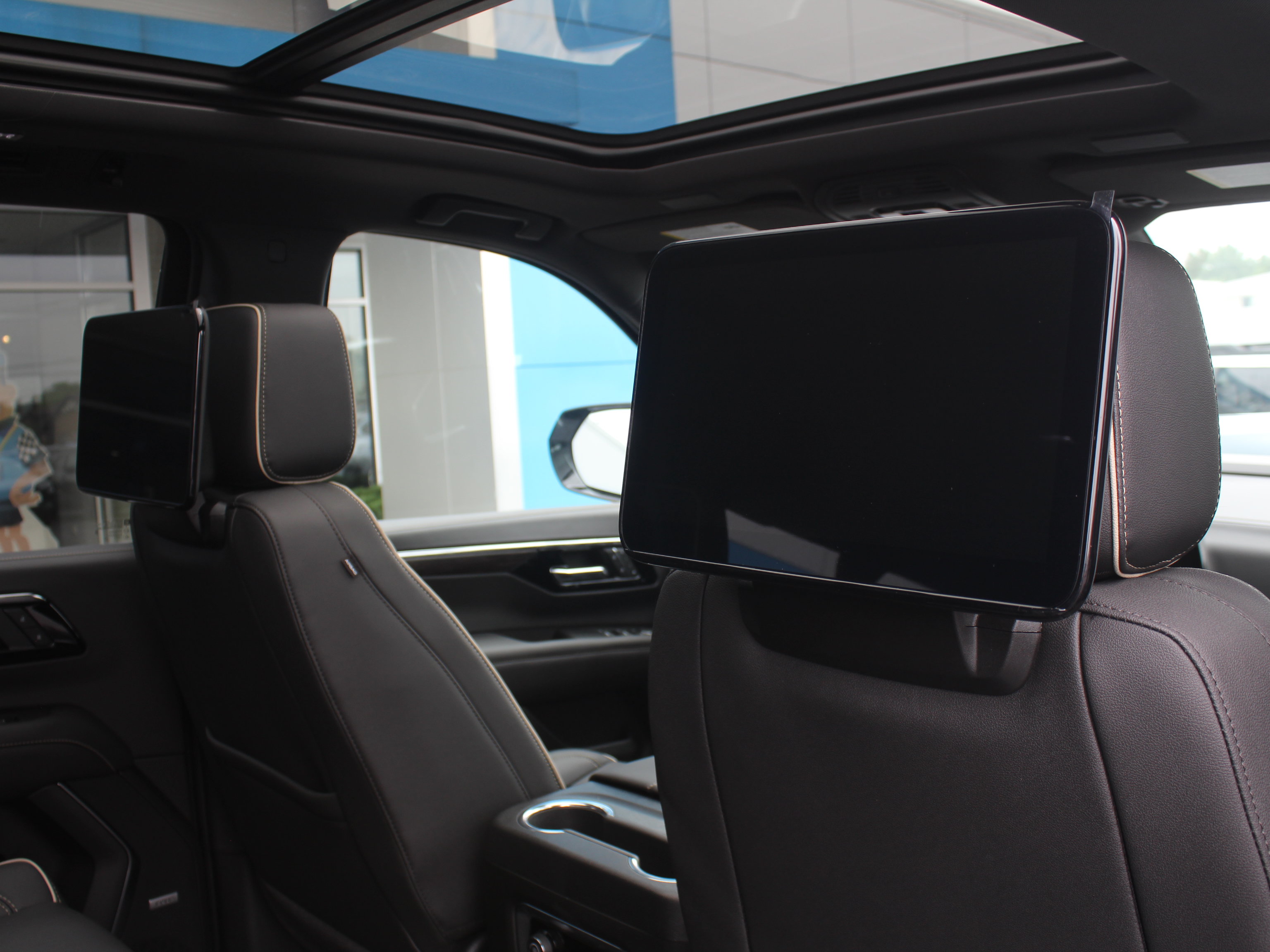 New 2026 Chevrolet Suburban Premier AWD/4WD image 17