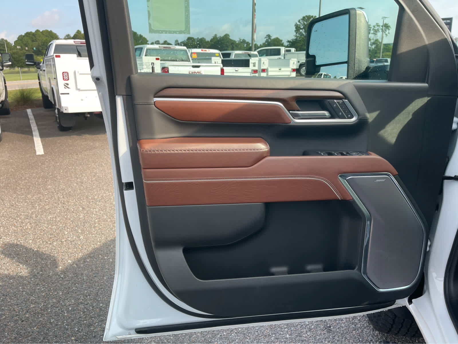 Used 2025 GMC Sierra 2500 Denali Ultimate AWD/4WD image 10