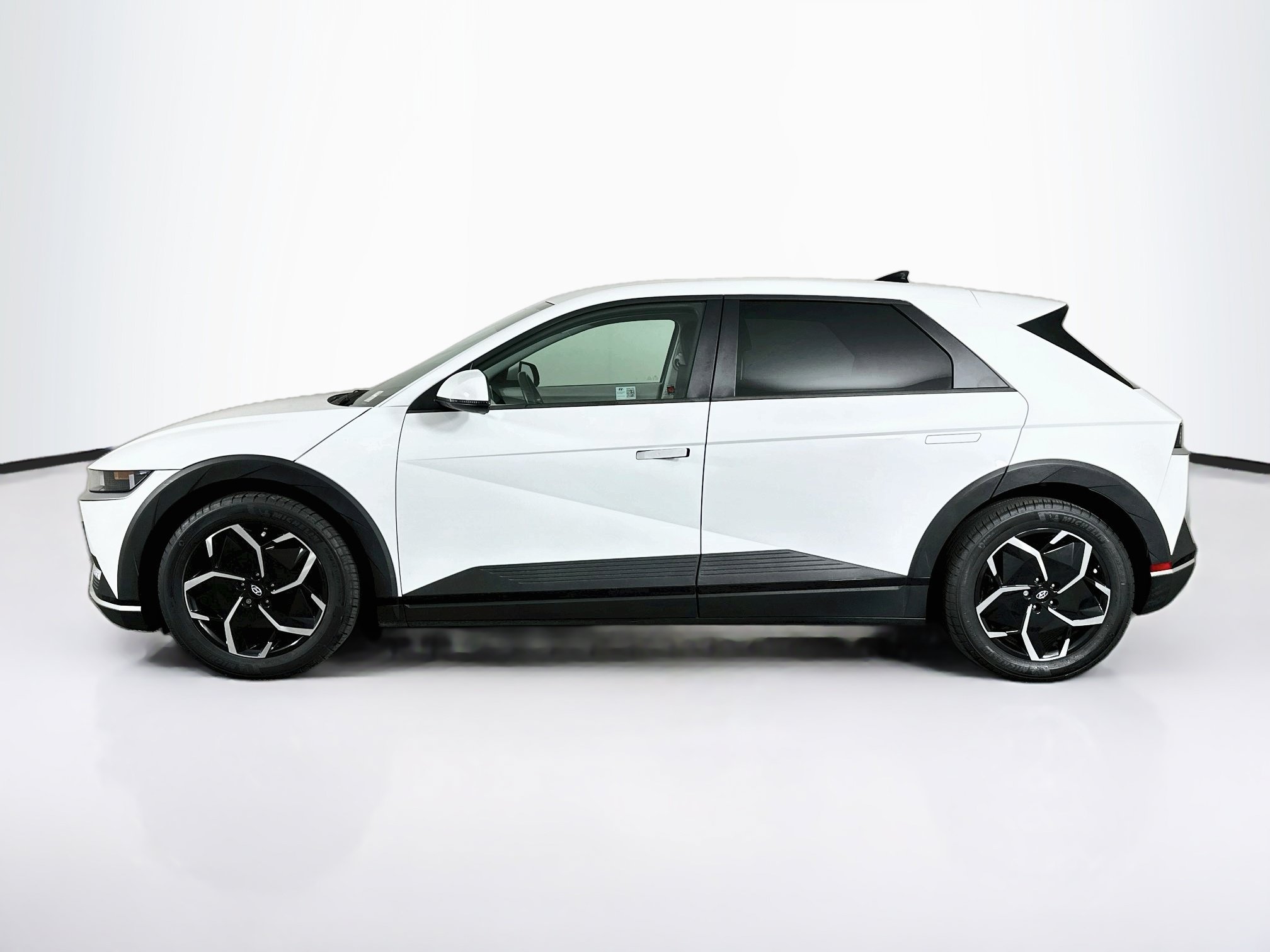 Used 2024 Hyundai Ioniq 5 SE RWD image 4