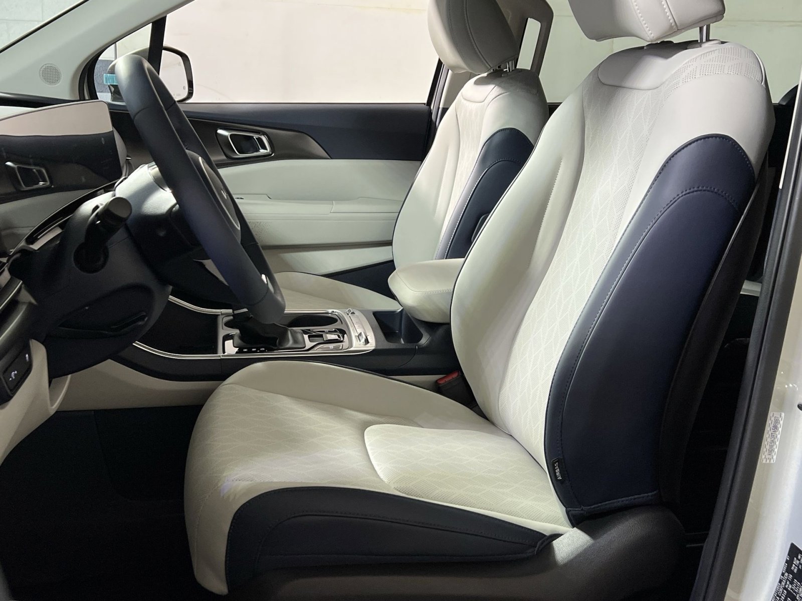 New 2026 Kia Carnival SX w/ SX Dark Edition Package image 11