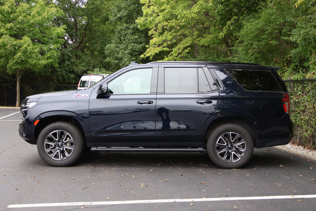 Used 2022 Chevrolet Tahoe Z71 w/ Luxury Package AWD/4WD image 4